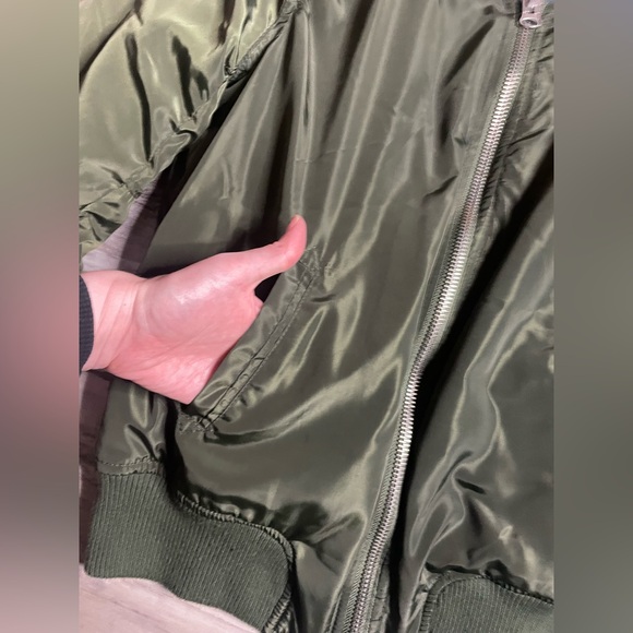 Tilly’s Sherpa lined bomber - Picture 3 of 11